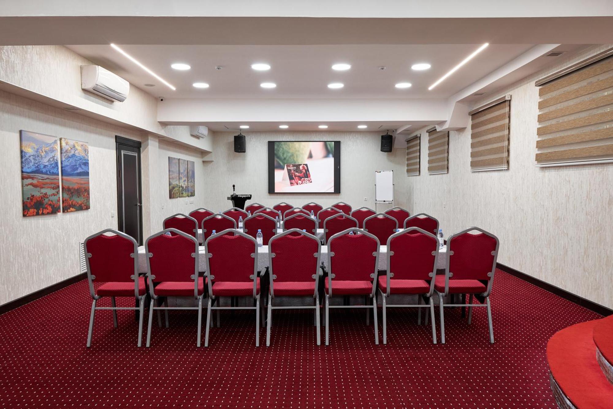 Megapolis Hotel Shymkent Bagian luar foto