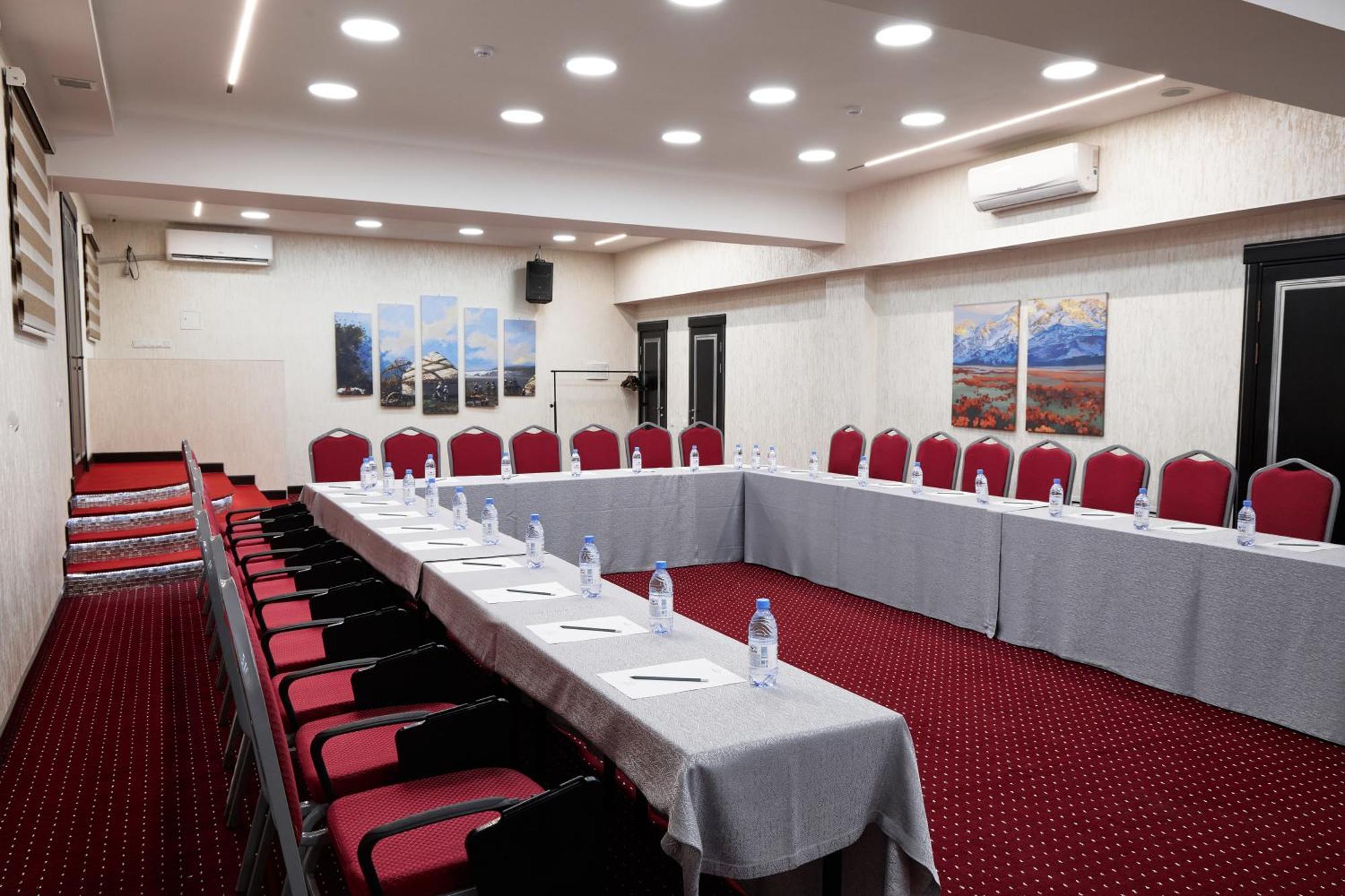 Megapolis Hotel Shymkent Bagian luar foto