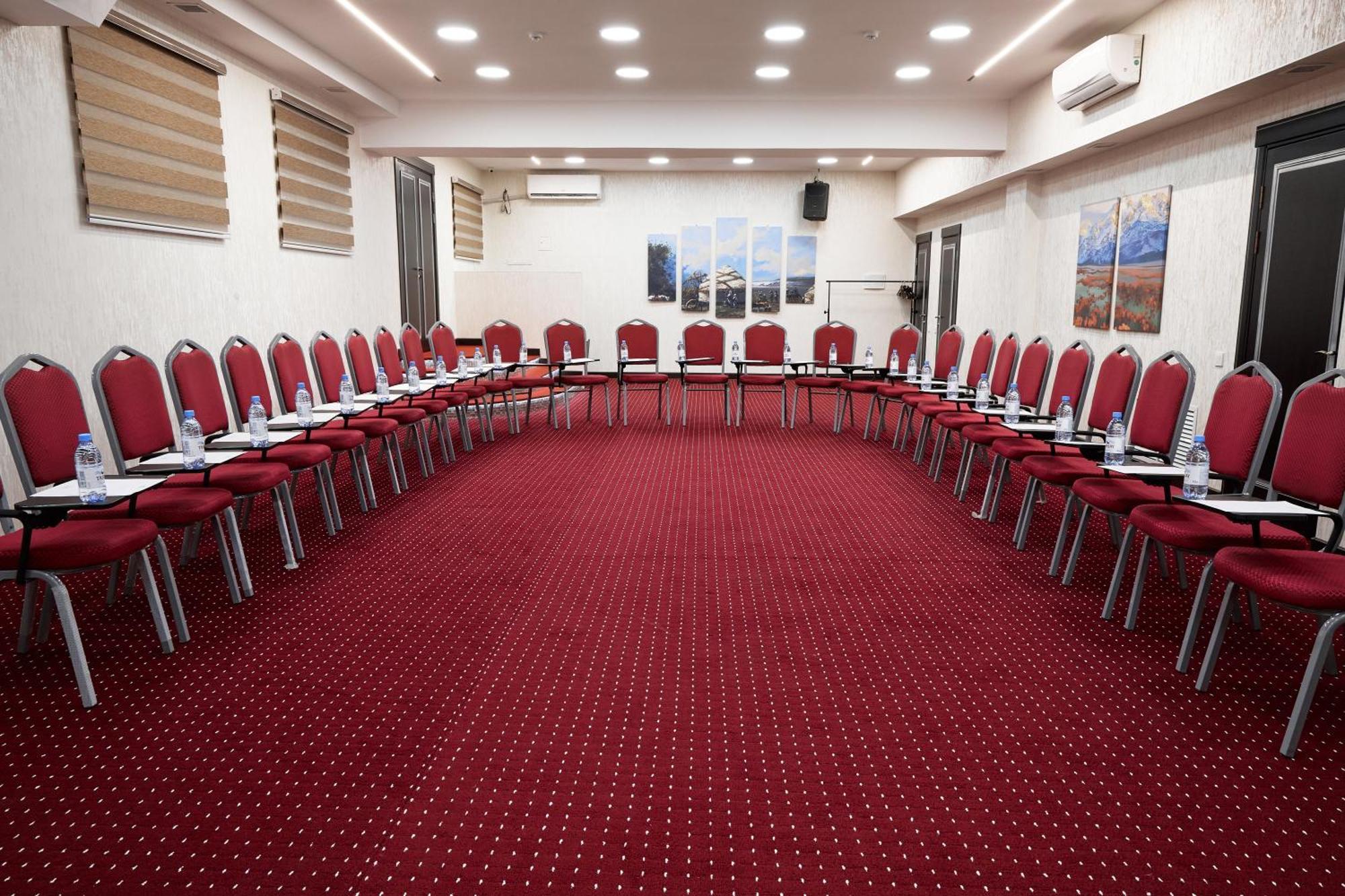 Megapolis Hotel Shymkent Bagian luar foto