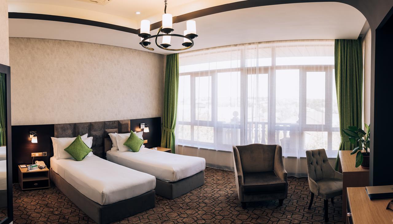 Megapolis Hotel Shymkent Bagian luar foto