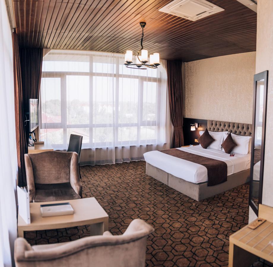 Megapolis Hotel Shymkent Bagian luar foto