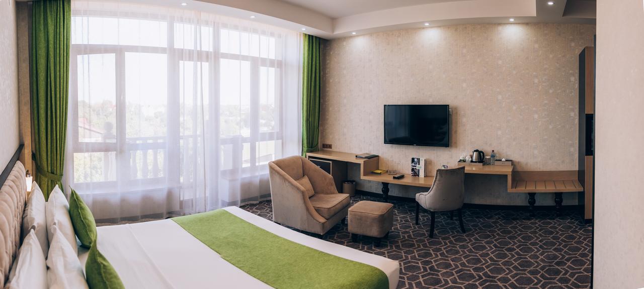 Megapolis Hotel Shymkent Bagian luar foto