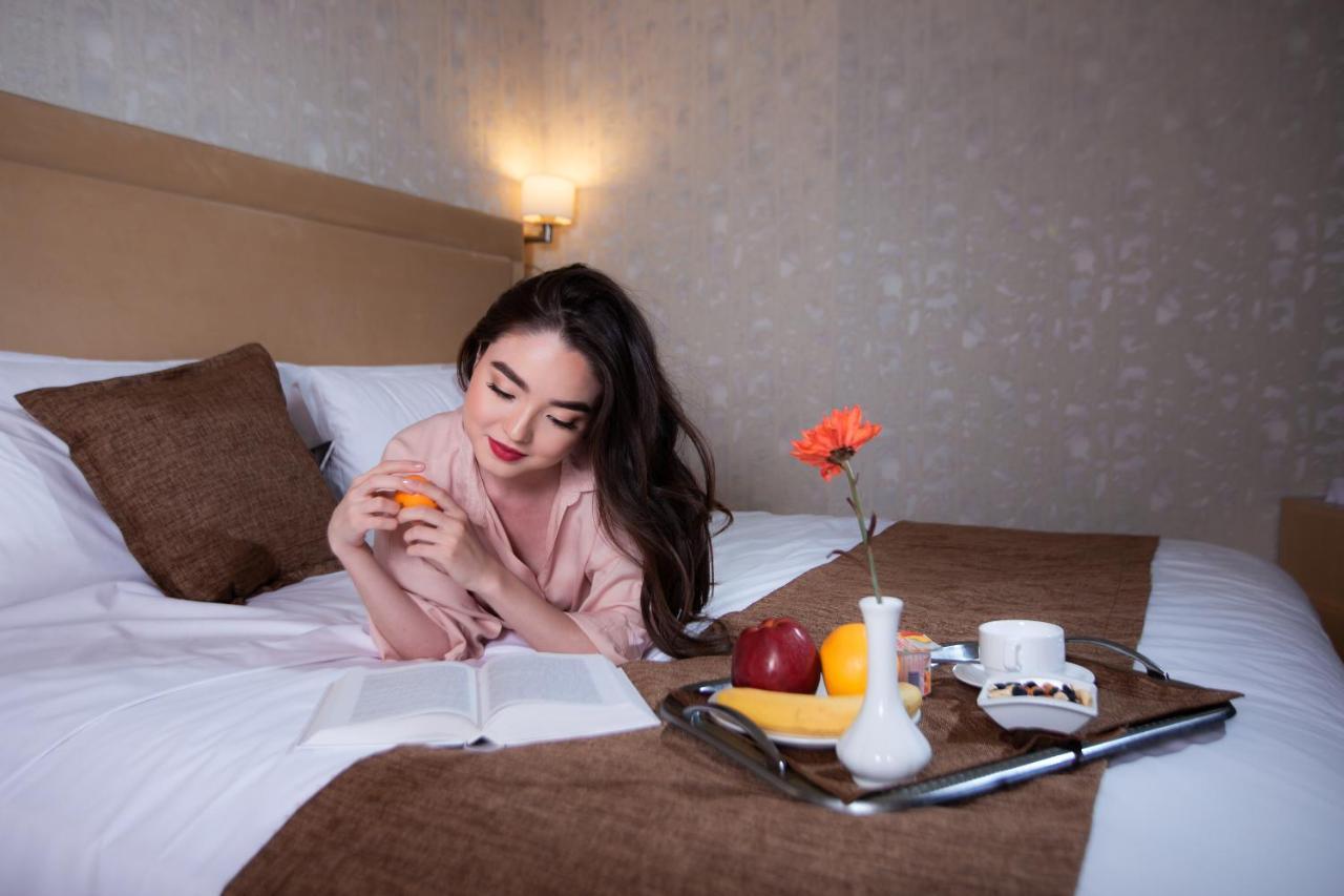 Megapolis Hotel Shymkent Bagian luar foto