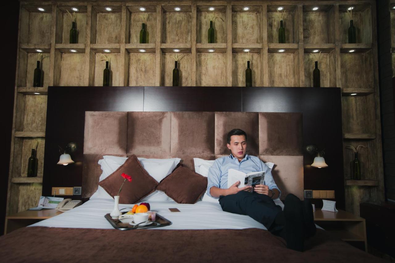 Megapolis Hotel Shymkent Bagian luar foto