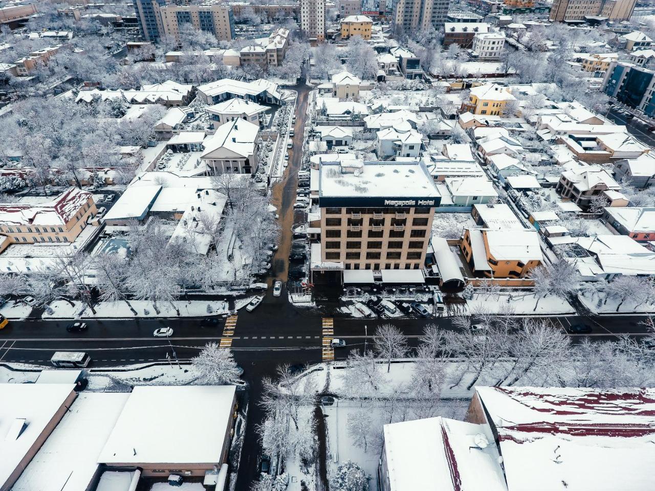 Megapolis Hotel Shymkent Bagian luar foto