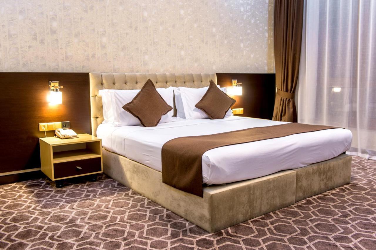 Megapolis Hotel Shymkent Bagian luar foto