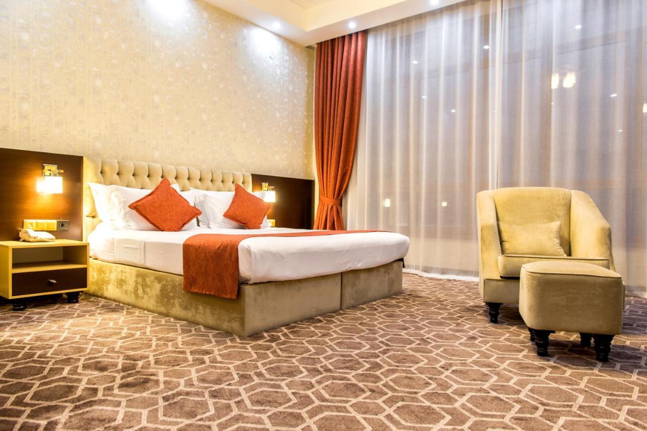 Megapolis Hotel Shymkent Bagian luar foto